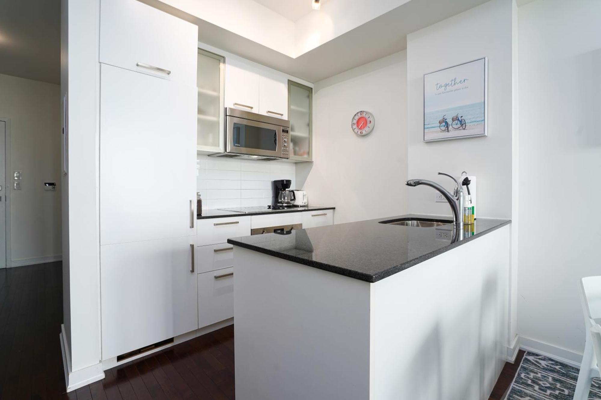 Downtown Toronto 2 Bedrooms Condo Exterior photo