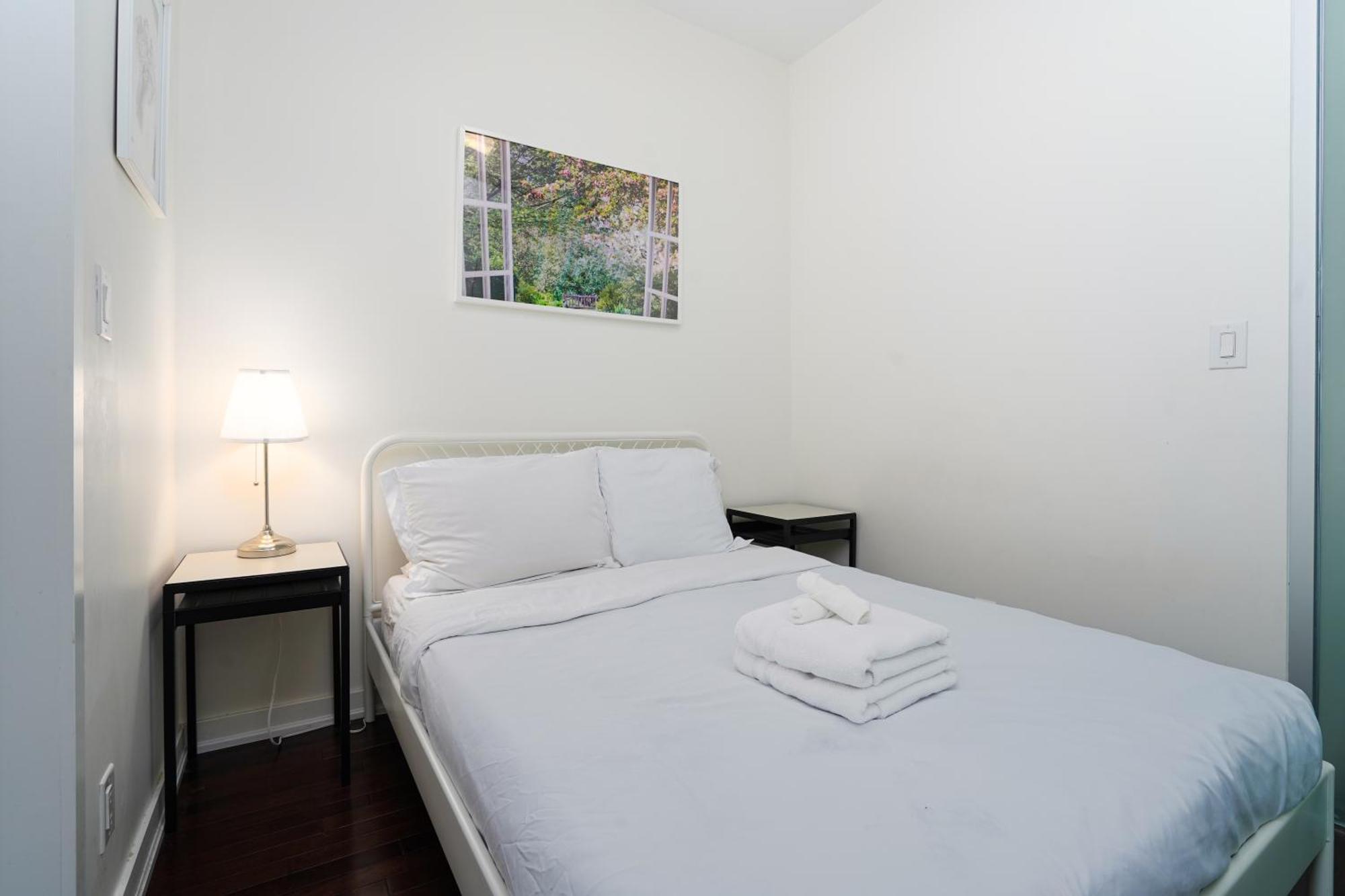 Downtown Toronto 2 Bedrooms Condo Exterior photo