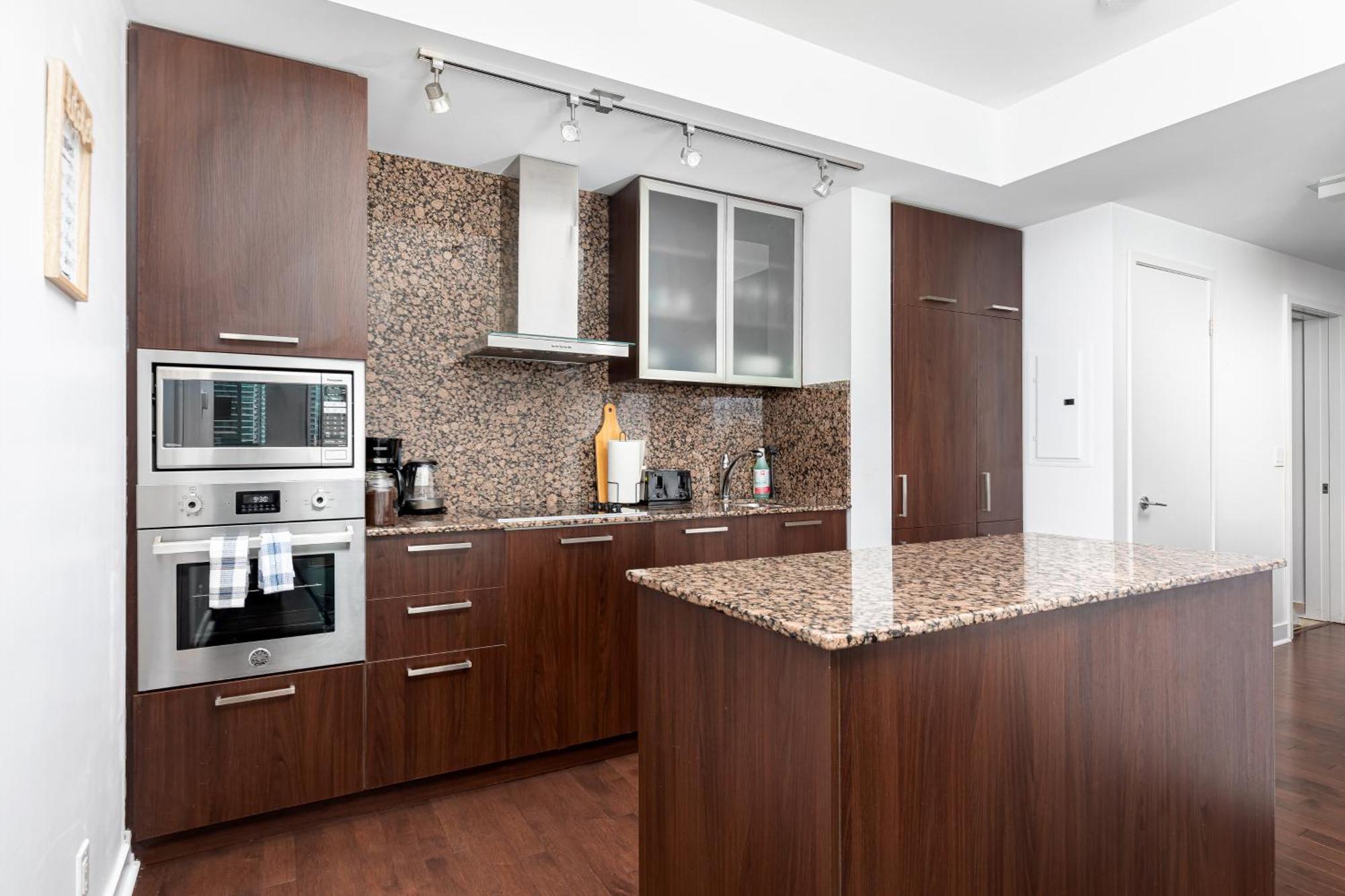 Downtown Toronto 2 Bedrooms Condo Exterior photo