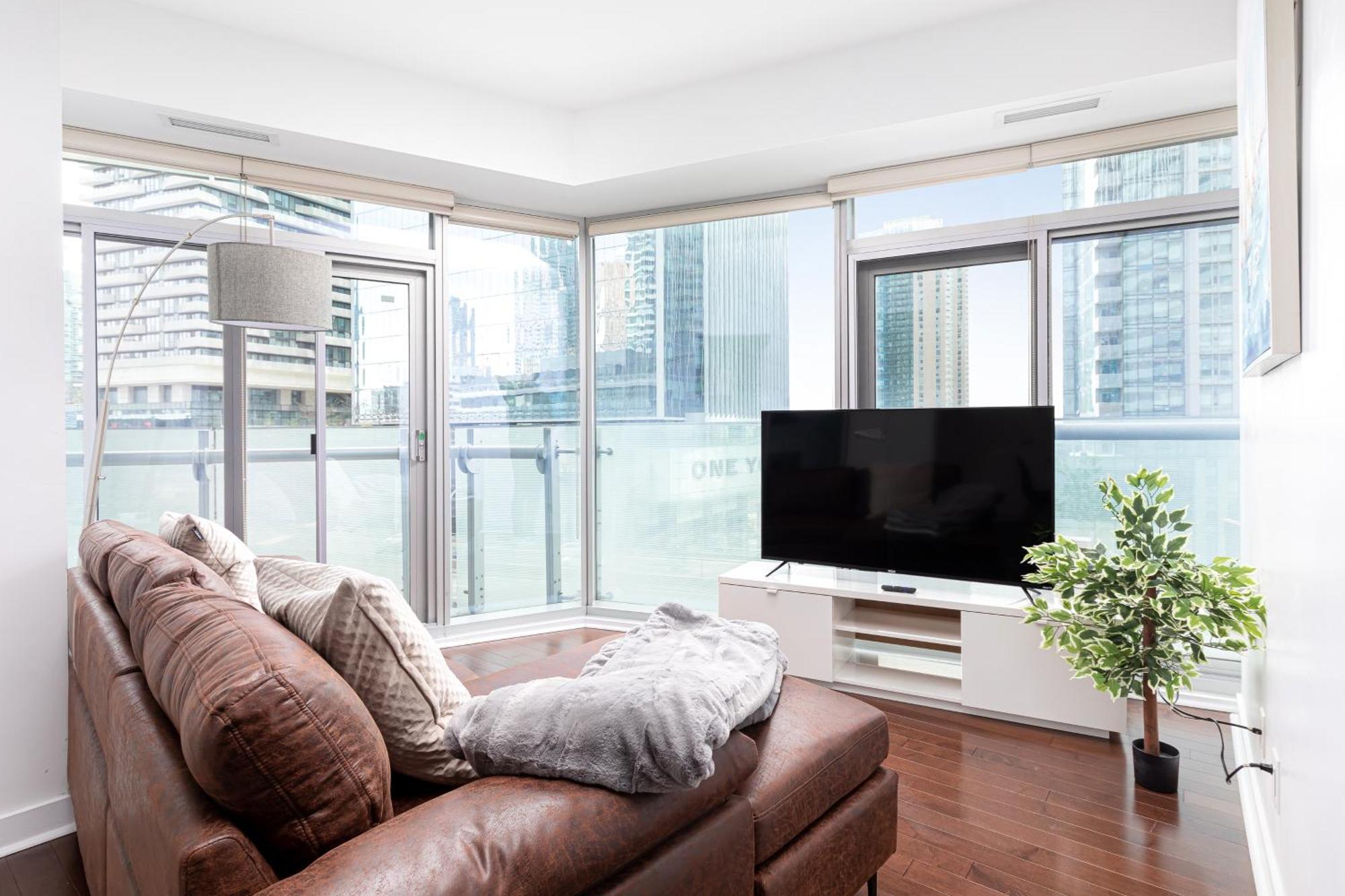 Downtown Toronto 2 Bedrooms Condo Exterior photo